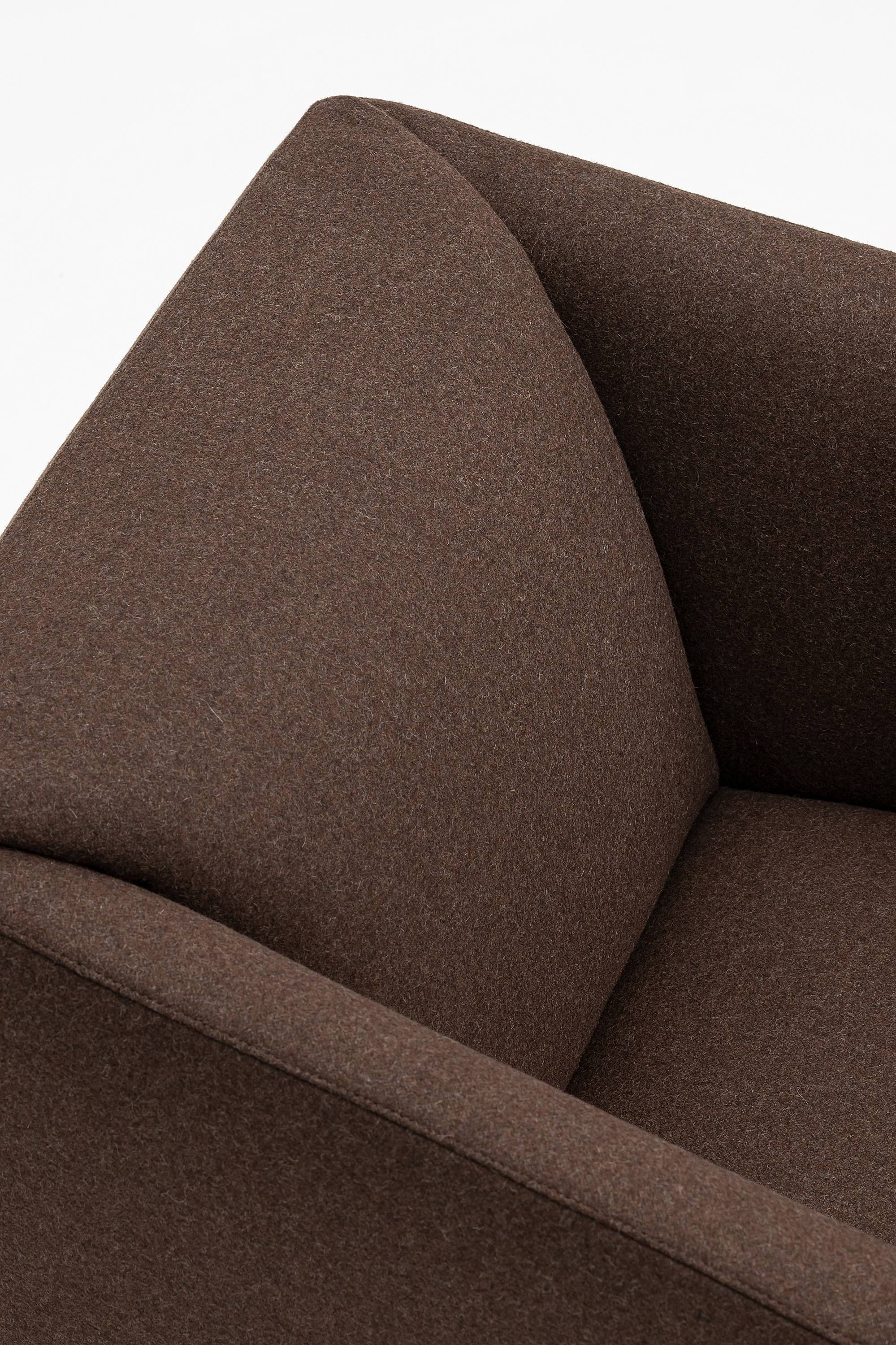 profile-13-armchair-rest-chair-lounge-elegant-classic-design-modern-comfort-italian-furniture-livign-contract-madeinitaly-atelier-erba-idea-erbaidea