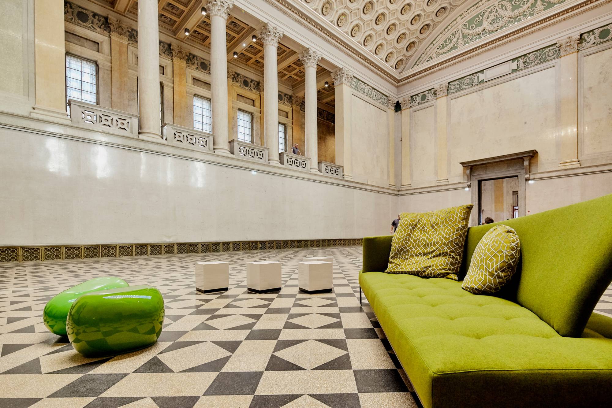 invece_pouf_coffee_table_versitile_piece_interior_design_customization_itailan_furniture_01