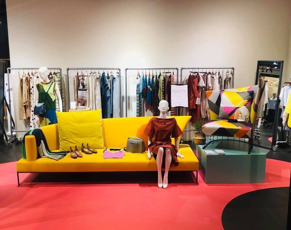 sole_luna_sofa_erba_idea_elegnant_interior_designproject_modern_style_pop_aestetic_colorful_fabrics_italian_design_atelier_06