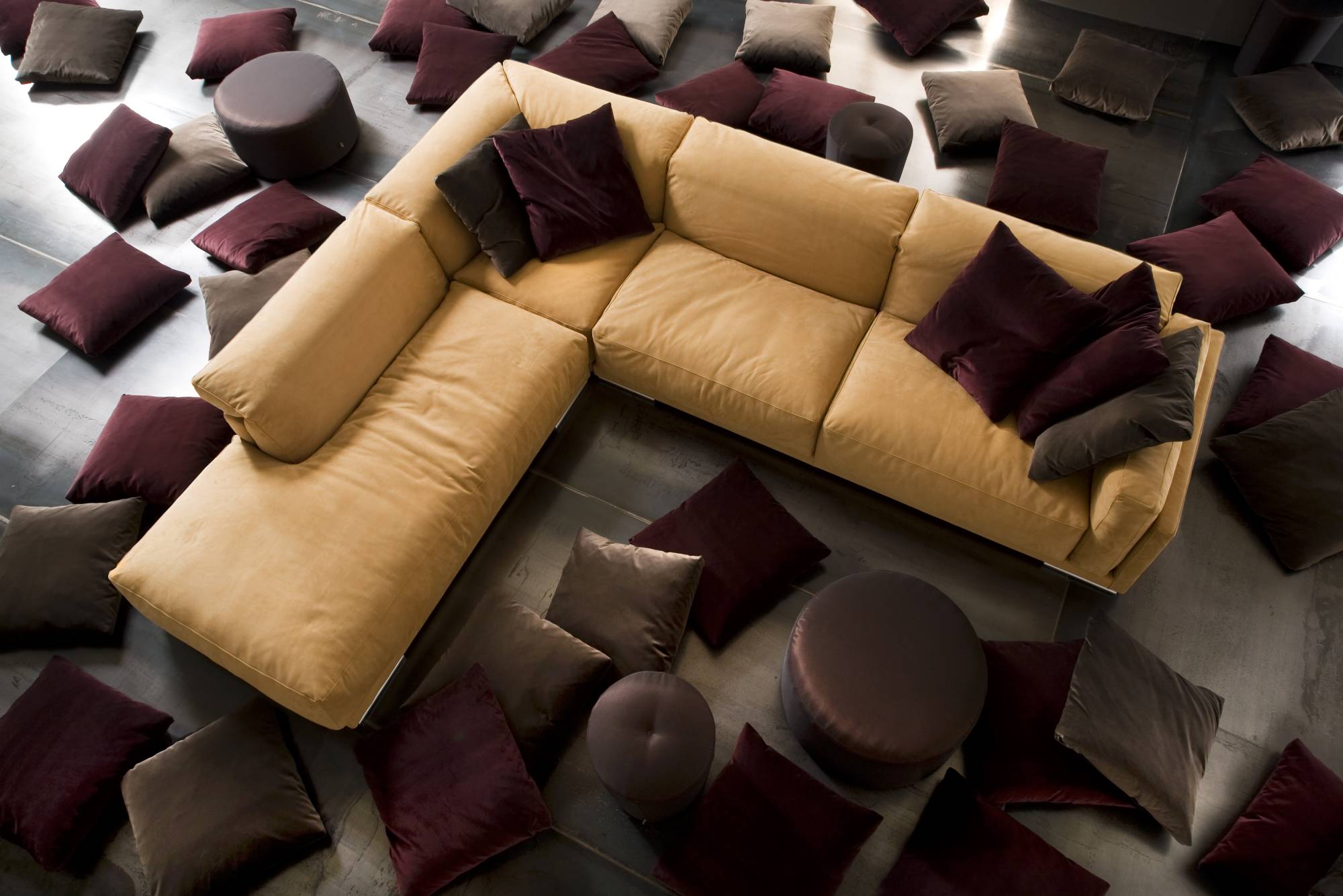 spazio-3-sofa-couch-modern-furniture-elegant-design-reclining-adjustable-backrest-pillows-dove-comfort-chaiselongue-soft-modular-italian-erbaitalia-erba-idea-erbaidea