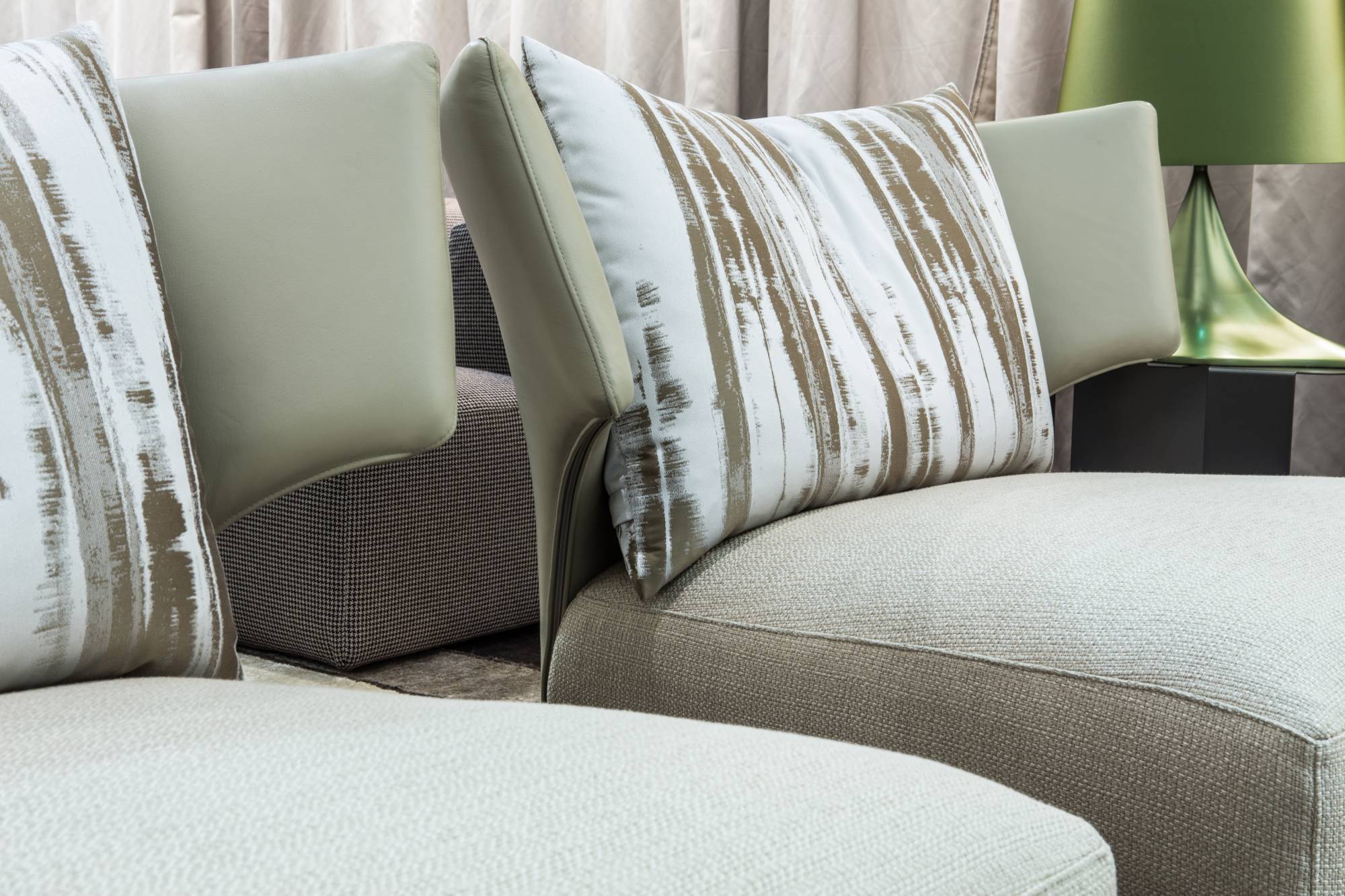 abbraccio_armchair_erba_idea_made_in_itlay_italian_design_elegant_furniture_contract_chair_07