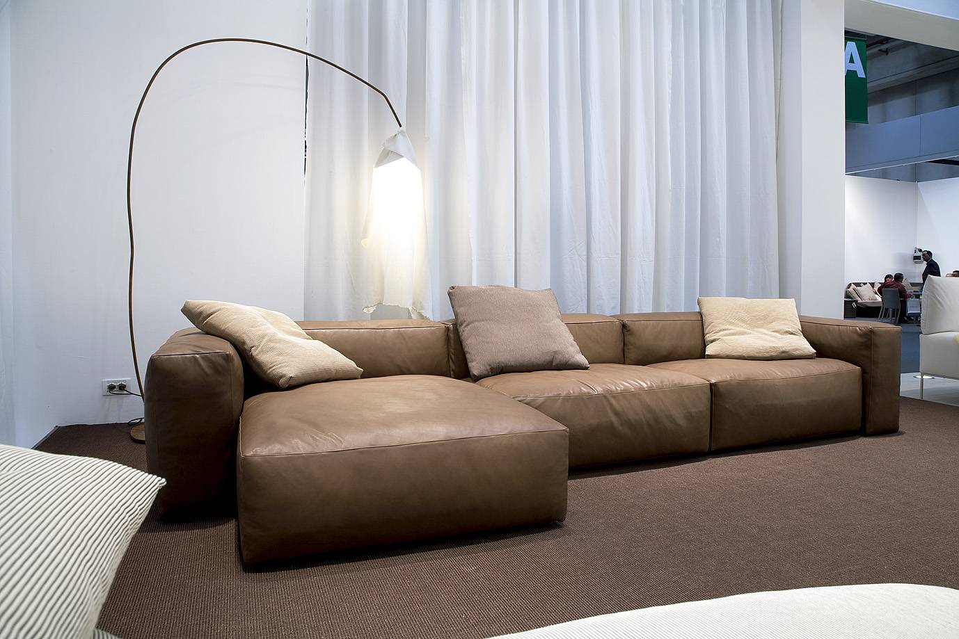 aspettami_sofa_stylish_linear_modern_style_italian_design_made_in_italy_erba_idea_05