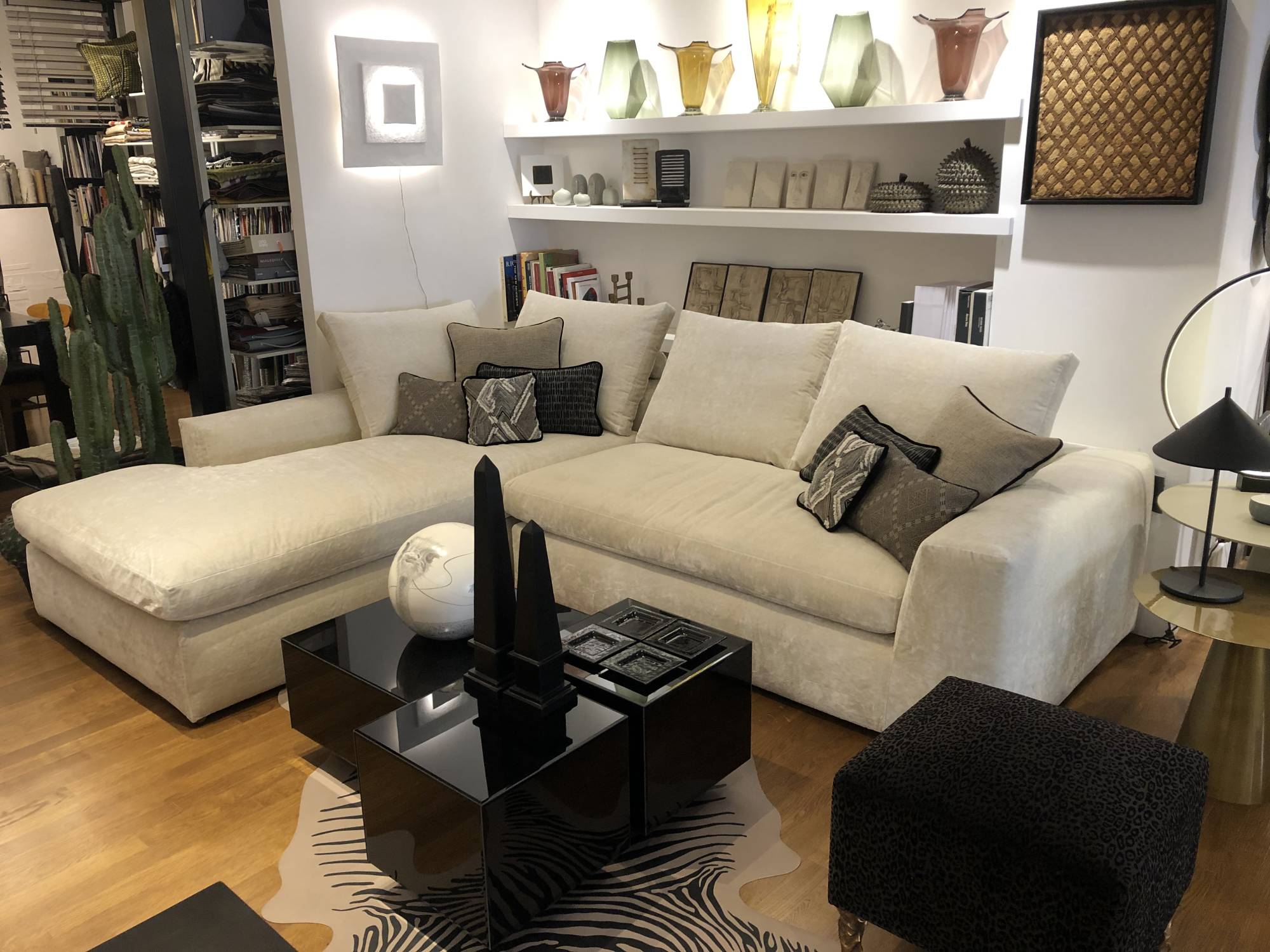 catra_bianca_erba_idea_sofa_modern_comfort_linear_spacious_living_stylish_italian_design_18