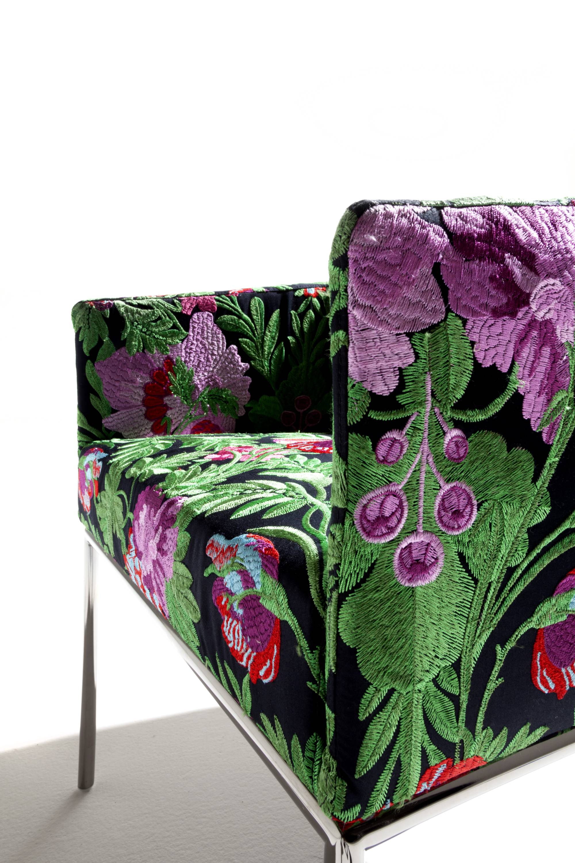 eco-6-chair-diningchair-fabrics-detail-confortable-personalized-artisan-design-madeinitaly-photo-art-decorative-fabric-print-dining-room-table-heritage-erbaitalia-erba-idea-erbaidea