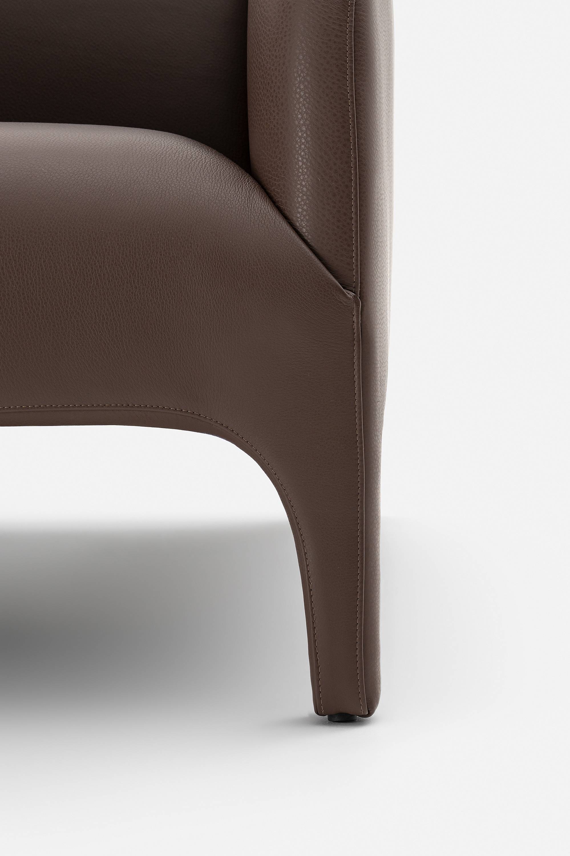 profile-16-armchair-rest-chair-lounge-elegant-classic-design-modern-comfort-italian-furniture-livign-contract-madeinitaly-atelier-erba-idea-erbaidea