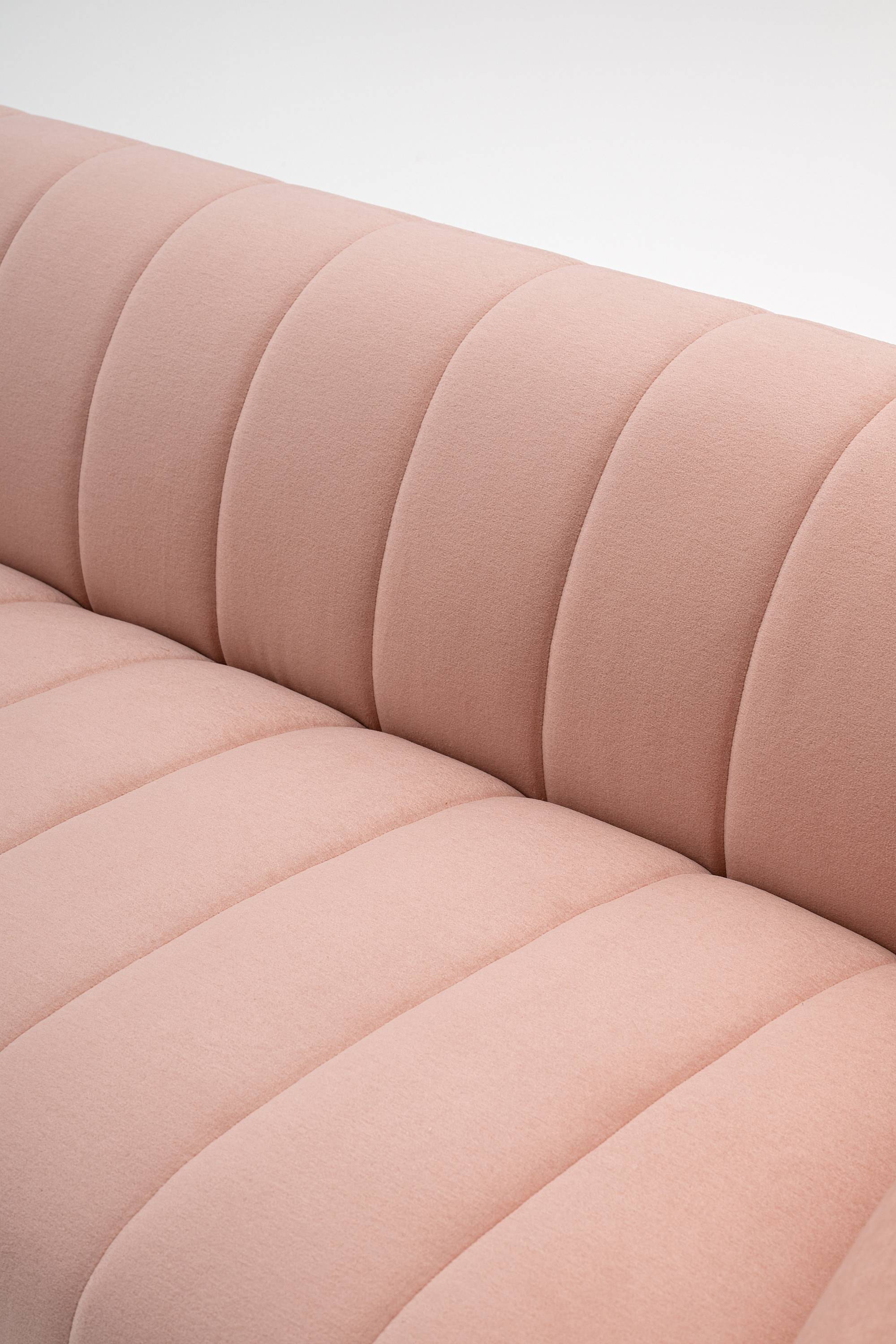 musa-5-couch-furniture-sofa-design-italian-designer-elegant-atelier-madeinitaly-soft-erba-idea-erbaidea