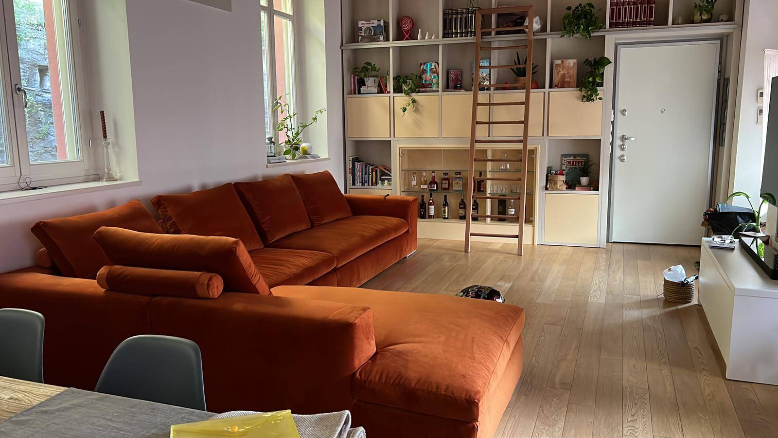 catra_bianca_erba_idea_sofa_modern_comfort_linear_spacious_living_stylish_italian_design_01