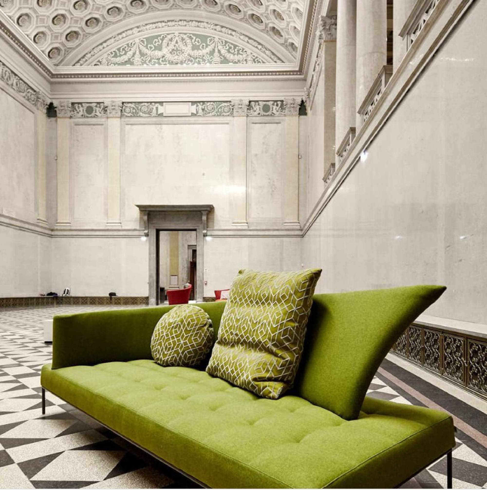 sole_luna_sofa_erba_idea_elegnant_interior_designproject_modern_style_pop_aestetic_colorful_fabrics_italian_design_atelier_01