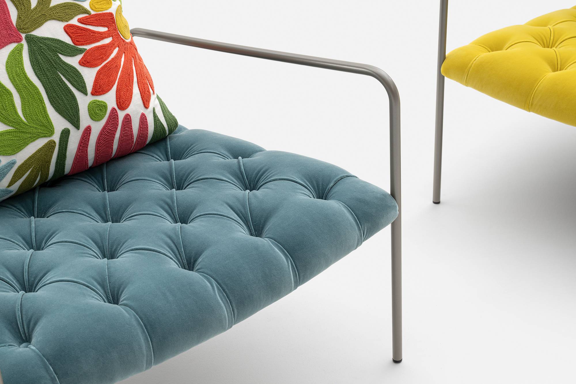 abbeyroad-7-chair-armchair-design-furniture-elegant-chich-italian-atelier-erba-idea-erbaidea