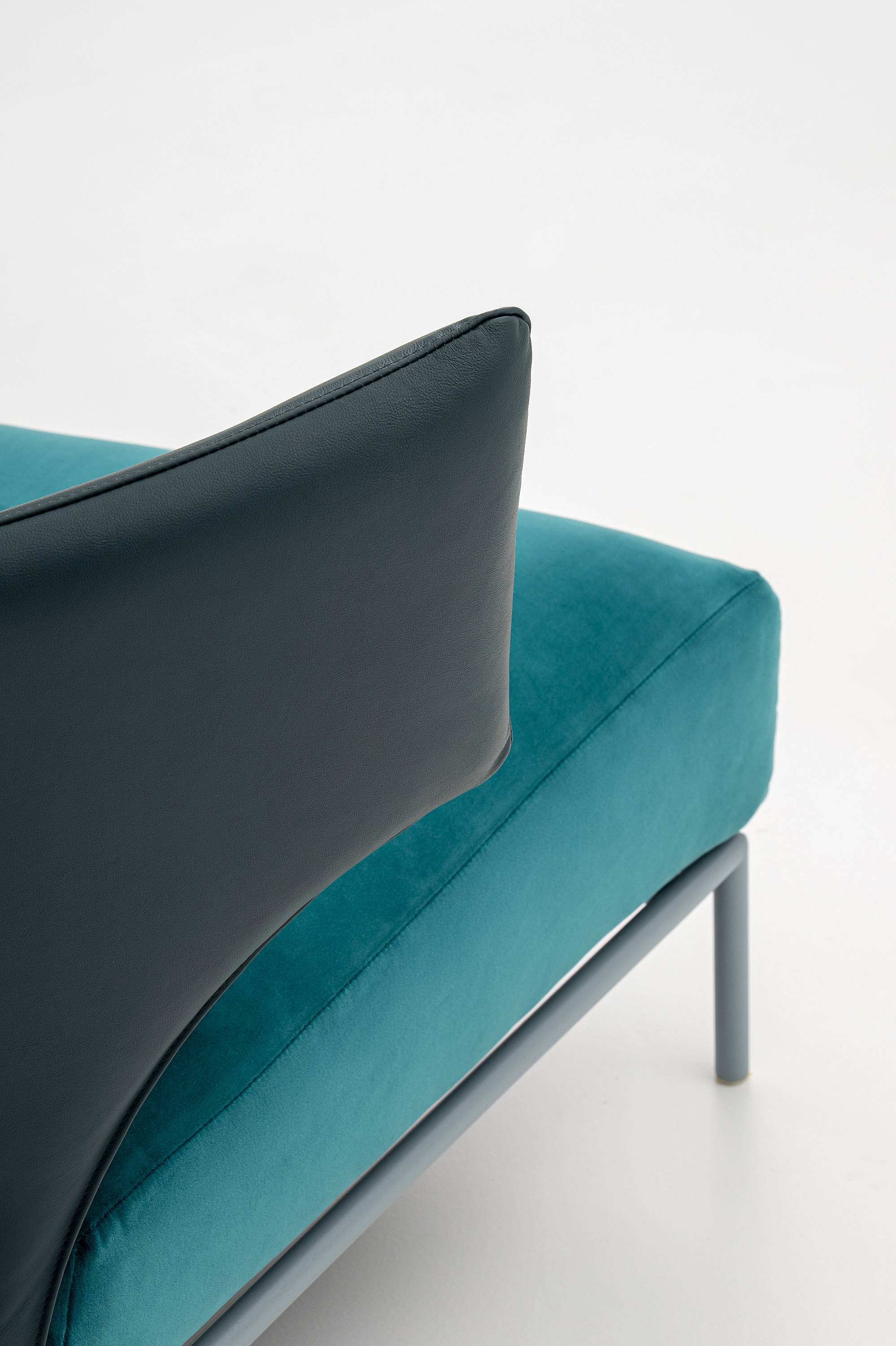 abbraccio-8-chair-living-chaiselongue-design-italian-madeinitaly-elegant-furniture-erba-idea-erbaidea