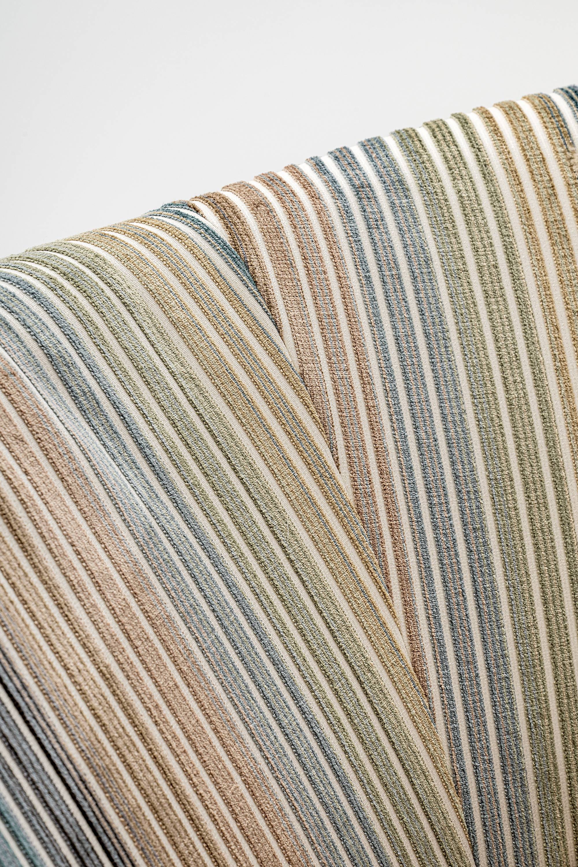 redbaron-6-chair-armchair-comfort-elegant-design-italian-madeinitaly-living-erba-idea-erbaidea