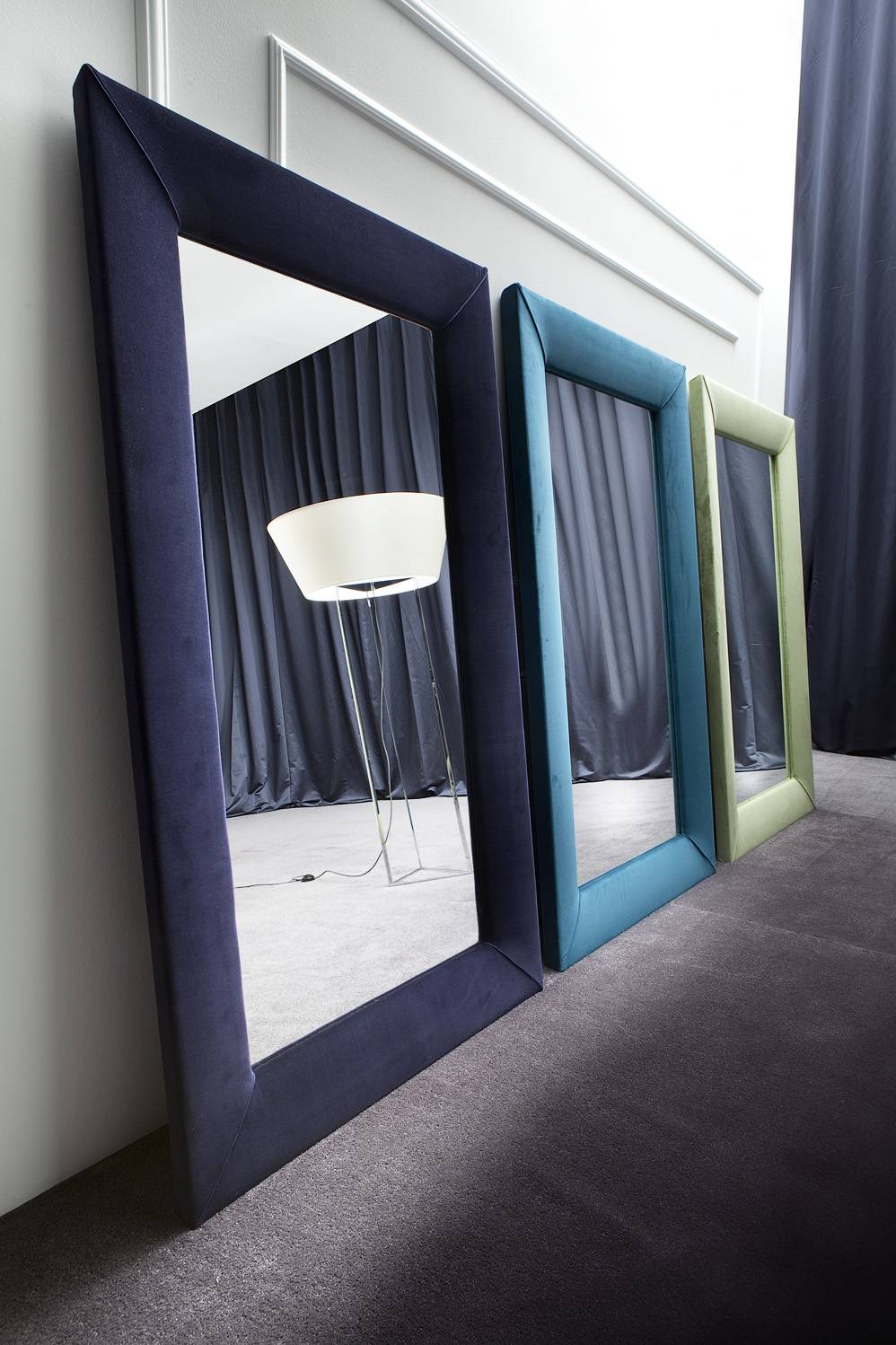 eleganza-1-mirror-wall-fabric-velvet-frame-elegance-elegant-floorlamp-furniture-italian-designer-madeinitaly-erbaitalia-erba-idea-heritage-erbaidea