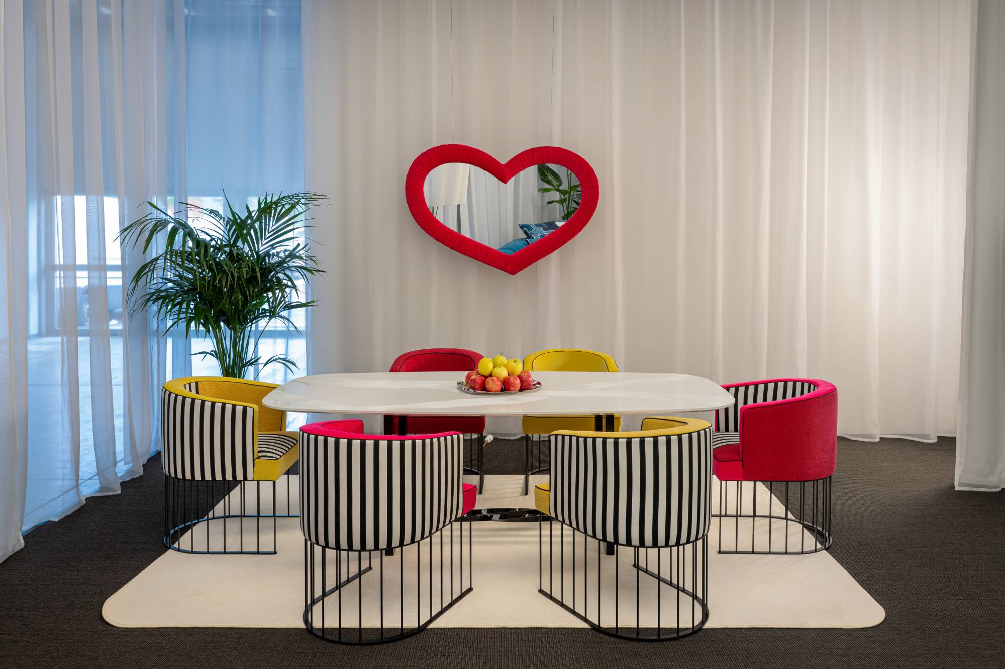 cupido-1-candy-chair-mirror-heart-pink-erbaidea-italian-furniture-design