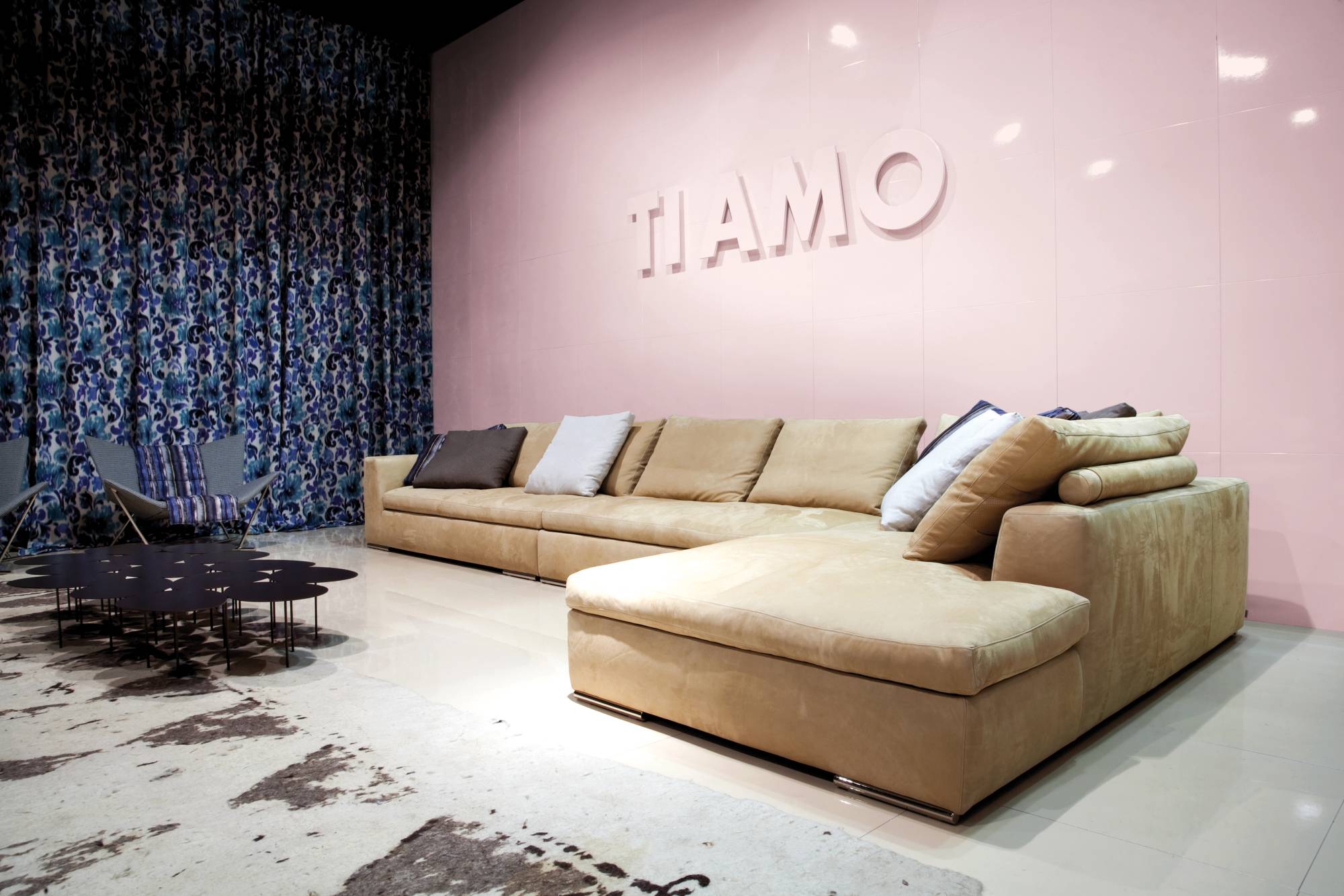 catra_bianca_erba_idea_sofa_modern_comfort_linear_spacious_living_stylish_italian_design_12