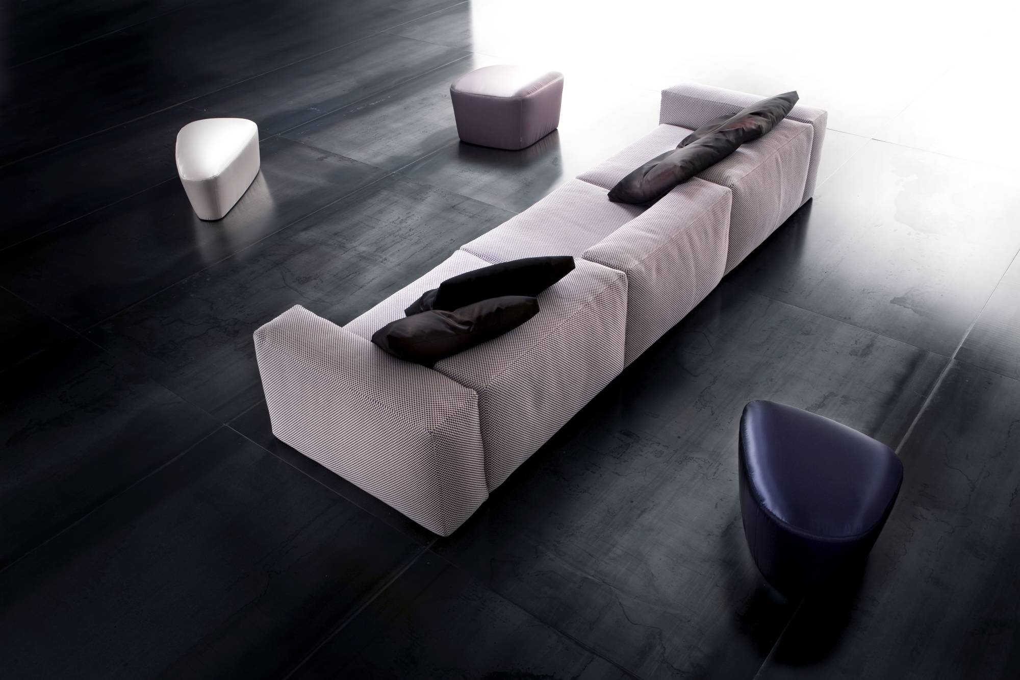 aspettami-3-modular-sofa-couch-italian-design-madeinitaly-relax-square-pillows-living-room-sassi-pouf-interiordesign-erbaitalia-erba-idea-heritage-erbaidea