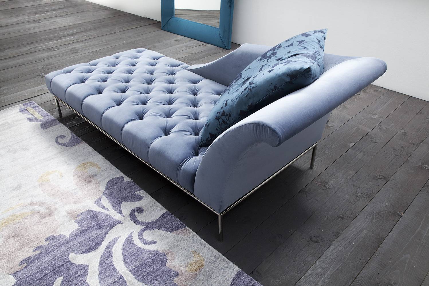 autografo-2-chaiselongue-chaise-pillow-tufted-elegant-classy-living-room-mirror-eleganza-capitonne-arte-floorlamp-design-madeinitaly-erba-italia-heritage-erbaidea-erba-idea