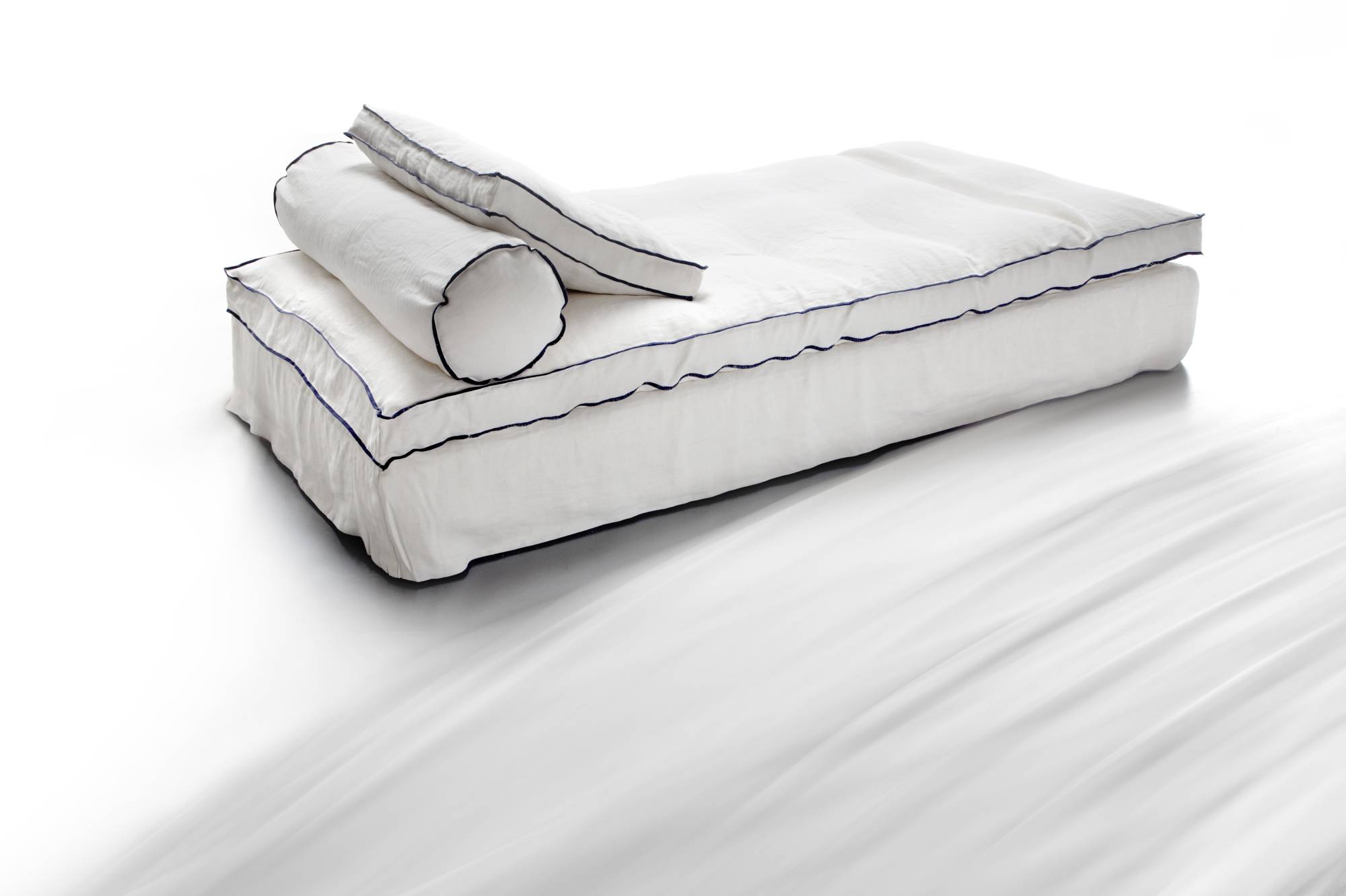 catra_bianca_erba_idea_sofa_modern_comfort_linear_spacious_living_stylish_italian_design_08