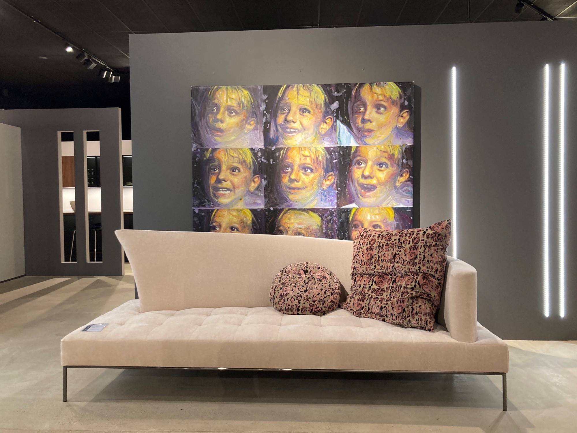 sole_luna_sofa_erba_idea_elegnant_interior_designproject_modern_style_pop_aestetic_colorful_fabrics_italian_design_atelier_14
