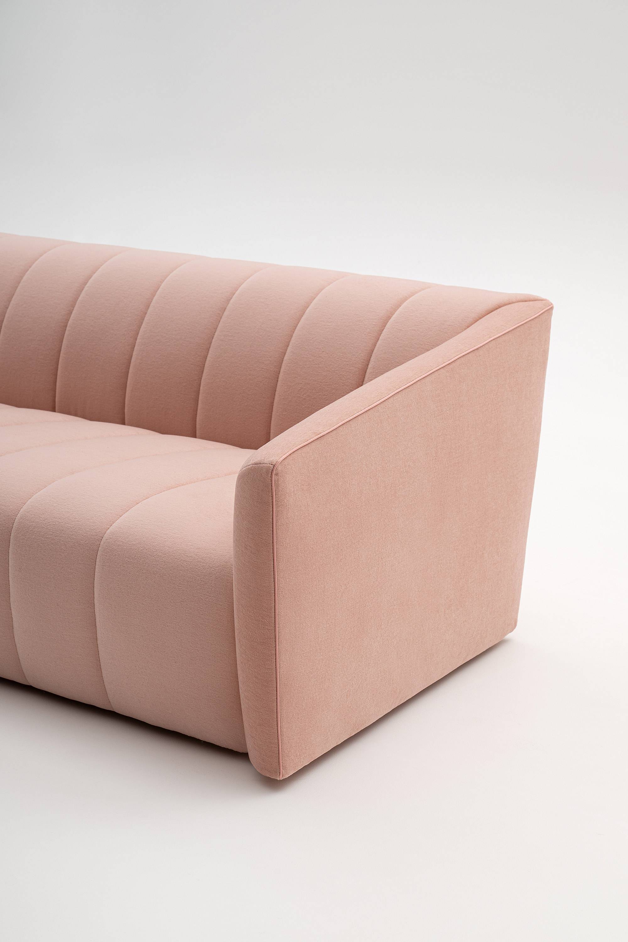 musa-2-couch-furniture-sofa-design-italian-designer-elegant-atelier-madeinitaly-soft-erba-idea-erbaidea